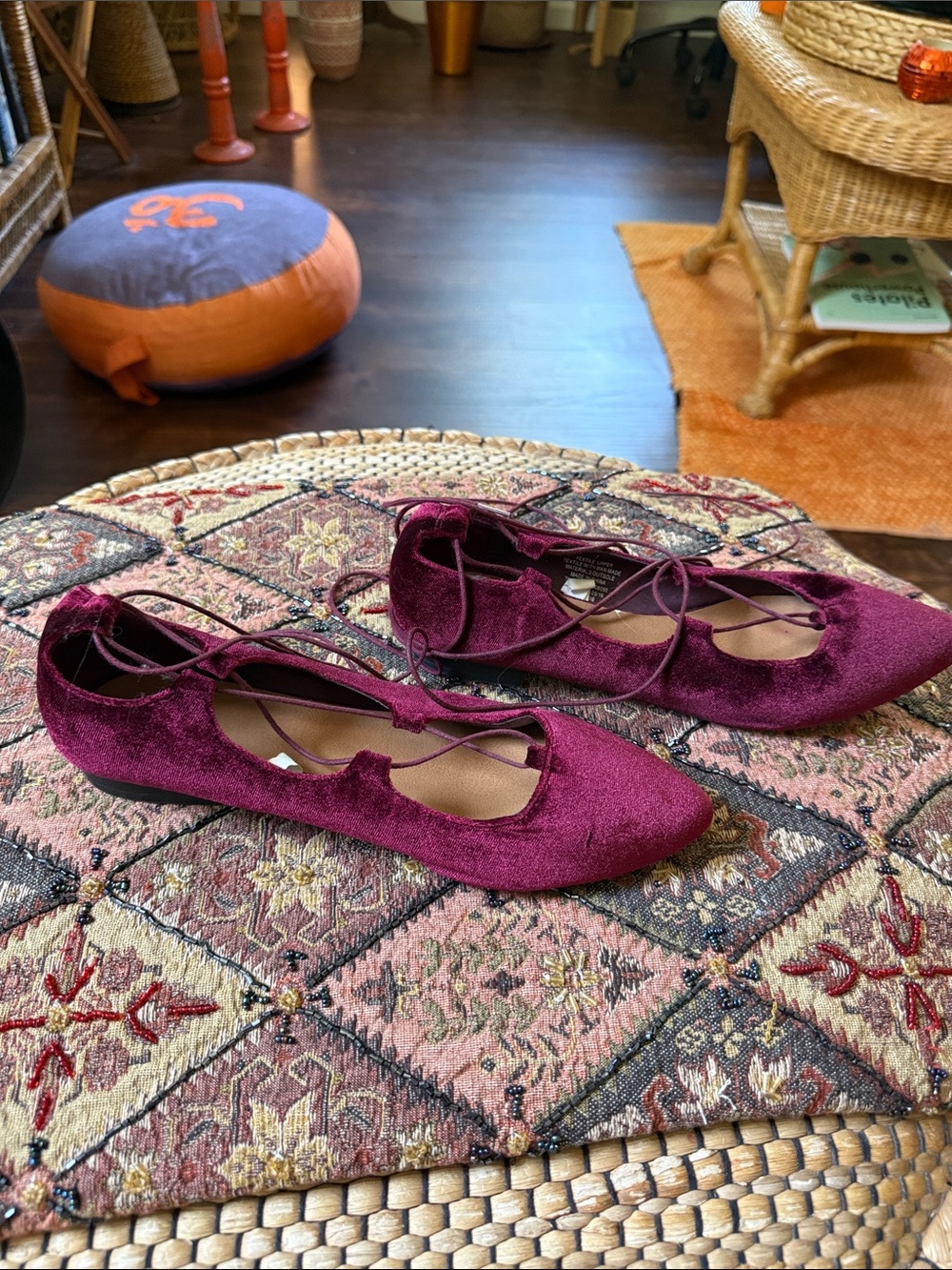 Women’s Velvet Lace-Up Pointed ballet Flats in Burgundy